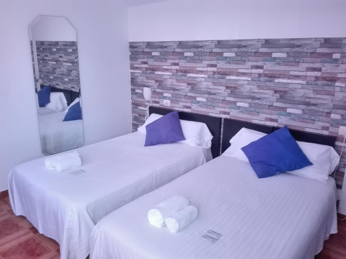 Aparthotel Corcubion Playa De Quenxe Exterior foto